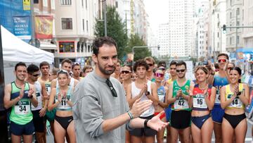 MADRID , 06/10/2024.- El marchador español Álvaro Martín recibe un homenaje momentos antes del inicio del Gran Premio Internacional Madrid Marcha, del circuito World Athletics, este domingo en Madrid. EFE/ Zipi