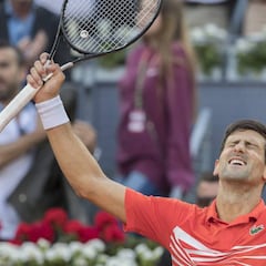 Djokovic domina a Tsitsipas e iguala a Nadal: 33 Masters 1.000