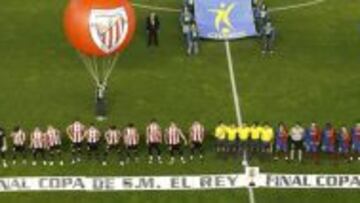 Barcelona y Athletic forman antes de la final de 2009