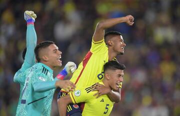 Colombian players celebrate after defeating Ecuador in the South American U-20 championship football match at El Campin stadium in Bogota, Colombia on February 6, 2023. (Photo by DANIEL MUNOZ / AFP) (Photo by DANIEL MUNOZ/AFP via Getty Images)