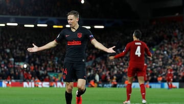 Llorente, triunfal en Anfield, casi &uacute;nica luz del Atl&eacute;tico en esta temporada. 