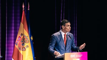 El presidente del Gobierno, Pedro Sánchez, interviene durante el acto institucional con motivo del Día Internacional de las Mujeres en el Museo del Prado, a 4 de marzo de 2026, en Madrid (España). El Ejecutivo ha puesto este año el foco en la violencia que sufren las mujeres online. Según el Ministerio de Igualdad, el 80% de las mujeres jóvenes españolas de entre 16 y 24 años ha sufrido acoso en redes sociales de manera puntual.
04 MARZO 2026;MADRID;MUJERES;8M
César Vallejo Rodríguez / Europa Press
04/03/2026
