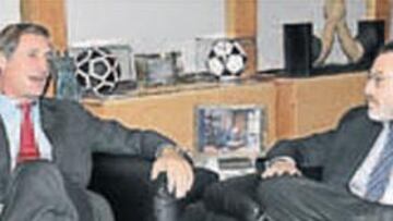 <b>EXIGENTES. </b>Los argentinos se reunieron ya con Lissavetzky.