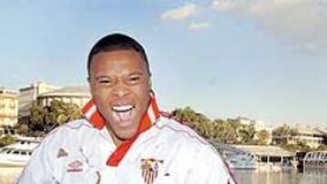 <b>EL PUENTE DE TRIANA.</B> Baptista conoce el puente de Triana y pronto puede conocer el puente aéreo. De la plaza del Altozano, a Canaletas.