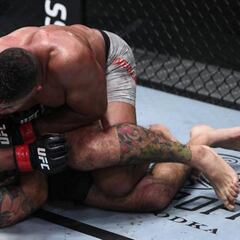 La veteranía de Overeem frena la progresión de Sakai