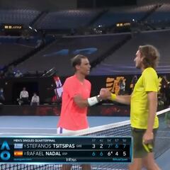 4 horas de partido, te acaba de remontar dos sets y le despides así: miren la cara de Tsitsipas tras el saludo con Nadal