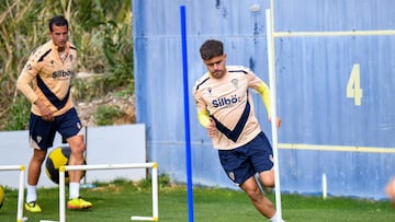 Óscar Melendo junto a Luis Hernández en la Ciudad Deportiva Bahía de Cádiz.