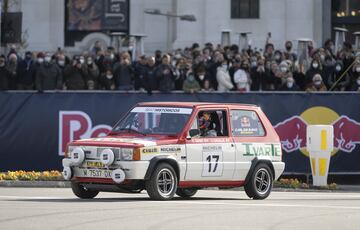 Seat Panda Grupo 2 fue su primer coche oficial. Con tan sólo 65 caballos de potencia, sirvió para que un joven Sainz empezara a mandar esos ‘mensajes’ de los que a él le gusta hablar.
