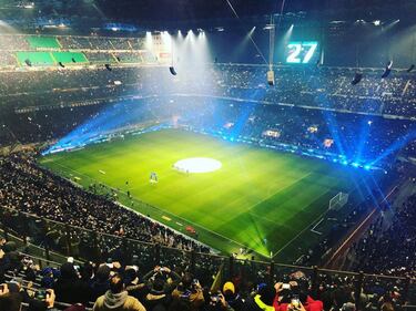 El estadio italiano se ve favorecido por el doble uso que le dan los dos equipos de la ciudad, el Inter y el Milan. Es el mayor estadio del país, con espacio para más de 80.000 personas y ha acogido ya cuatro finales de Champions. La primera de ellas la g