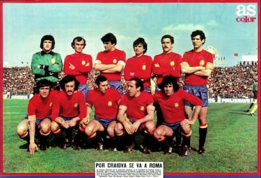 Equipación de la Selección Española durante 1979 a 1981. Fotografía correspondiente a un España-Rumanía en Cracovia en 1979.