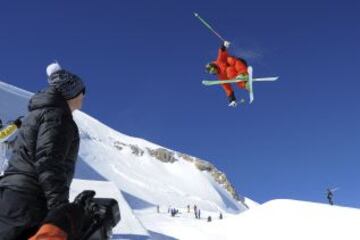 El equipo de halfpipe francés se prepara estos días en Tignes, los Alpes, para los Juegos Olímpicos de Invierno en Sochi. El esquiador Kevin Rolland.