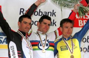 Podio del Campeonato del Mundo Contrarreloj disputado en Holanda en 1998. Melchor Mauri (plata), Abraham Olano (oro) y Serhiy Honchar (bronce).