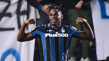 Duván Zapata en un partido de Atalanta