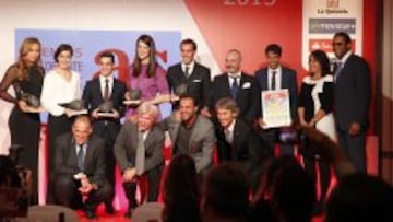 FOTO DE FAMILIA. Arriba, de izquierda a derecha: Paula Badosa, Carolina Marín, Javier Fernández, Ruth Beitia, Diego Godín, Frédéric Hermel, Juan Carlos Valerón, Conchita Martínez y Javier Sotomayor. Abajo, de izquierda a derecha: Javier Tebas, presidente de LaLiga, Ángel Nieto, Kiko y Lobo Carrasco.