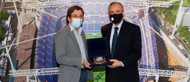 El alcalde de Madrid visita junto a Florentino las obras del Bernabéu