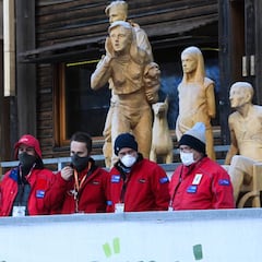 Espectadores de madera en la Copa del Mundo de esquí