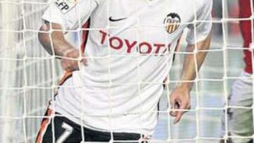 <b>LA ESPERANZA. </b>David Villa debe recuperar el olfato para tirar de este irregular Valencia.