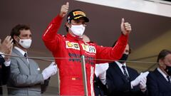 Sainz celebra su podio en Mónaco.