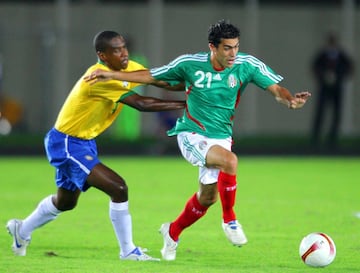 La Selección Mexicana comandada por Hugo Sánchez inició su participación en la Copa América del 2007 con un triunfo importante y sorpresivo frente a Brasil. En aquella ocasión Nery Castillo se lució un golazo, mientras que Ramón Morales con su fina zurda finiquitó las acciones. Finalmente, el Tricolor firmó una buena participación en este torneo al terminar en el tercer lugar, mientras que la verdeamarela terminó como la campeón.