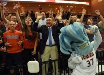 Mascota de los Pepperdine Waves.