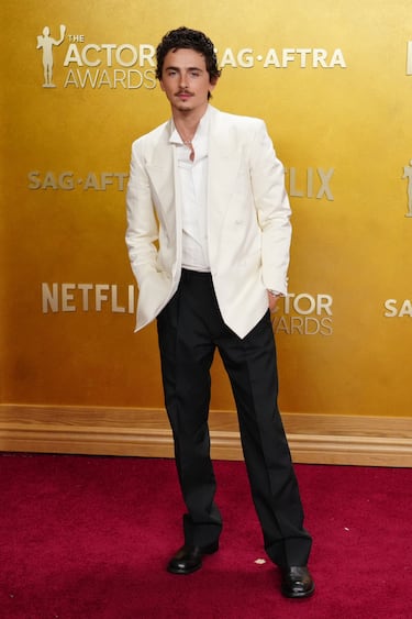 Timothee Chalamet posa en la alfombra roja de los 'The Actor Awards' celebrados en el Shrine Auditorium and Expo Hall de Los Ángeles. 







 
 





 
 