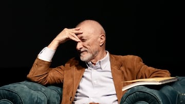 Arturo Pérez-Reverte, escritor: “Todo ser humano occidental debe leerse la Biblia entera”