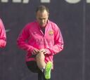 Iniesta se entrena con el grupo pese a no tener el alta médica