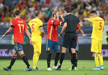 El colegiado Aytekin le sacó tarjeta amarilla a Sergio Ramos por la celebración del 0-1.