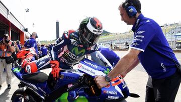 Jorge Lorenzo gana en las accidentadas pruebas de Japón