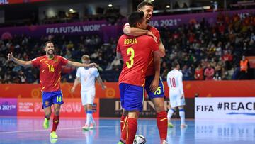 España celebra uno de los goles ante la República Checa.
