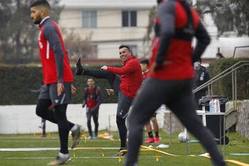 Santiago, 18 de julio 2020
El jugador de Colo Colo Esteban Paredes participa en los entrenamientos durante la cuarentena por covid 19 en las canchas alternativas del estadio monumental David Arellano

Dragomir Yankovic/Photosport