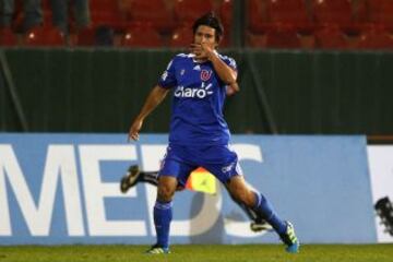 En el año 2011, llega a la Universidad de Chile que era dirigida por Jorge Sampaoli. Acevedo integró el histórico plantel universitario que logró el tricampeonato (Apertura 2011, Clausura 2011 y Apertura 2012), más la Copa Sudamericana 2011. A lo anterior, se le suma la Copa Chile 2013 que consiguió bajo la dirección de Darío Franco.