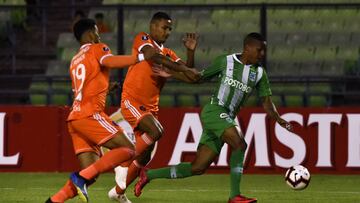 Colombia's Atletico Nacional Jeison Lucumi (R) vies for the ball with Venezuela's Deportivo La Guaira Diego Luna (C) and Edwin Peraza, during their Copa Libertadores football match at the Olimpico stadium in Caracas on February 07, 2019 (Photo b