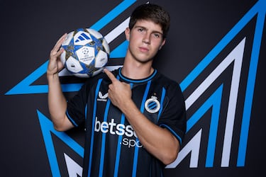 En la plantilla del Club Brujas destaca el joven centrocampista Alejandro Granados, nacido en Alicante en 2006. Tras formarse en el Orlando City de EE. UU., llegó al Brujas en 2023 y en 2025 firmó contrato con el primer equipo hasta 2027. Es internacional con la selección española sub-19.