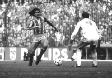 Mario Kempes estuvo en dos ocasiones en el Valencia, una primera etapa desde 1976 hasta 1981 para volver en 1982, estuvo dos años más. 
