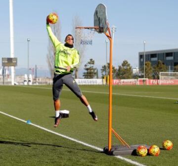 El Real Madrid entrena para su visita al Granada en la próxima fecha