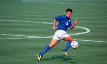 12. Roberto Baggio recibió el Premio RSS al mejor futbolista del 1993, pero su historia internacional está manchada por el fracaso al no obtener un título importante con Italia.