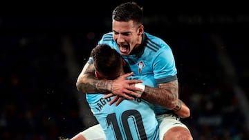 Santi Mina celebra junto a Iago Aspas el primer gol del Celta ante el Levante.