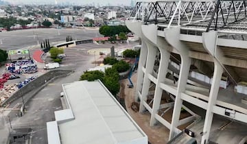Esta es otra vista de las afueras del estadio.