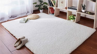 Esta alfombra, en siete tamaños, tres formas y 12 colores, se puede colocar en cualquier lugar de la casa