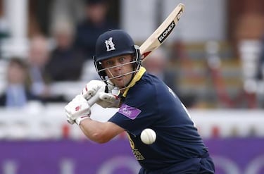 Warwickshire crush Surrey at Lords