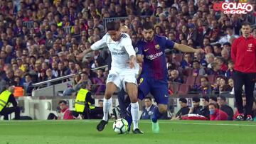 El ¨¢rbitro desoy¨® el aviso de que Su¨¢rez hizo falta a Varane