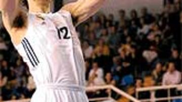 <b>CONTUNDENTE.</B> Tarlac se mostró expeditivo ante la canasta rival.