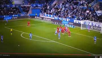 A balón parado, la vida sigue igual en el Valencia