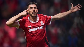 Joao Paulo Dias celebrates his goal 1-0 of Toluca during the 5th round match between Toluca and Tigres UANL as part of the Liga BBVA MX, Torneo Clausura 2025 at Nemesio Diez Stadium, on February 01, 2025 in Toluca, Estadio de Mexico, Mexico.