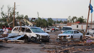 Tornadoes are one of the most powerful natural phenomena which can be deadly, striking without warning. Here are some telltale signs to give you a heads-up.