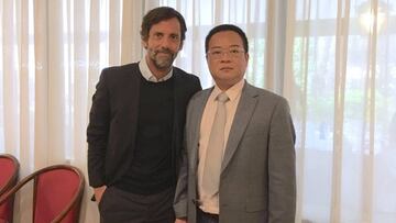 09/06/16 ESPANYOL
QUIQUE SANCHEZ FLORES NUEVO ENTRENADOR CON EL PRESIDENTE CHEN YANSHENG
PUBLICADA 10/06/16 NA MA32 2COL
