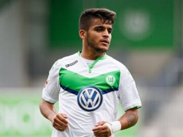 Con 20 años, el volante alterna en el primer equipo del Wolfsburgo, en Alemania.