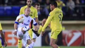 Jonathan dos Santos en un partido de Europa League.