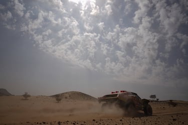 Martin Prokop y su copiloto Viktor Chytka durante la etapa del Dakar entre Bisha y Al Henakiyah.